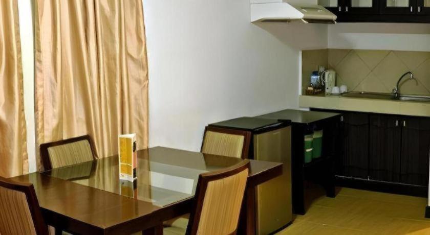 D' Leonor Hotel Davao Bagian luar foto