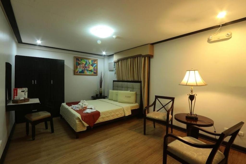 D' Leonor Hotel Davao Bagian luar foto
