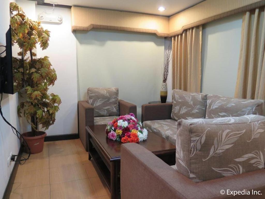 D' Leonor Hotel Davao Bagian luar foto