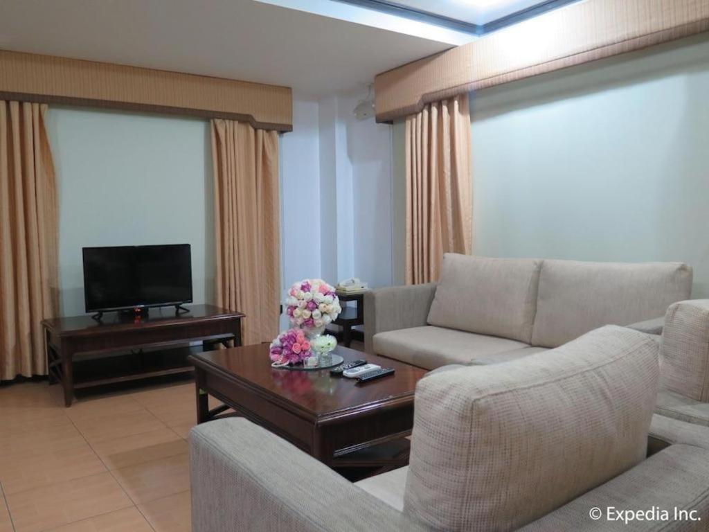 D' Leonor Hotel Davao Bagian luar foto