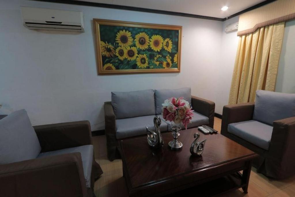 D' Leonor Hotel Davao Bagian luar foto